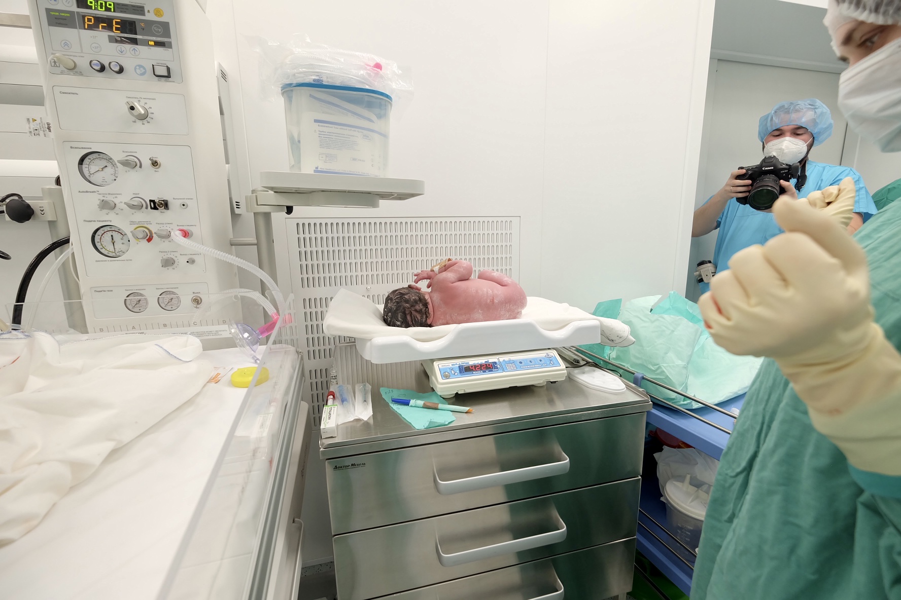 Эко оплодотворение. Дети с перинатальным контактом. Патология новорожденных югорск. Отделение патологии новорожденных перинатальный центр. Выхаживание недоношенных.