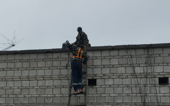 В Чановской больнице ремонтируют кровлю